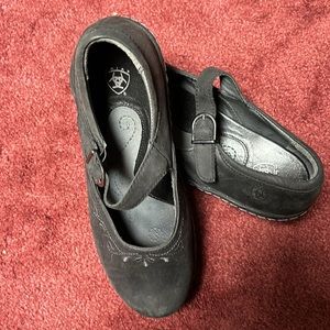 Ariat Women’s  gently used black leather shoes w/ wedge heel - Size 8.5